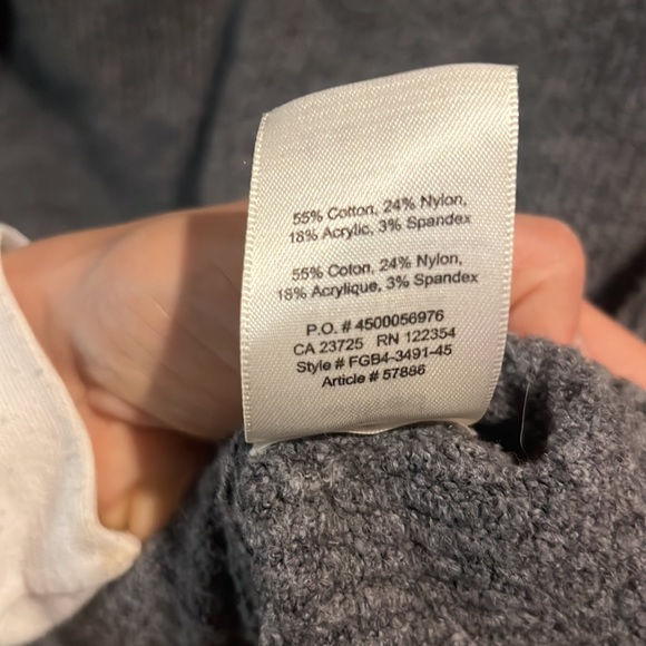 Aritzia Wilfred grey oversized knit v neck sweater - S - Picture 4 of 5